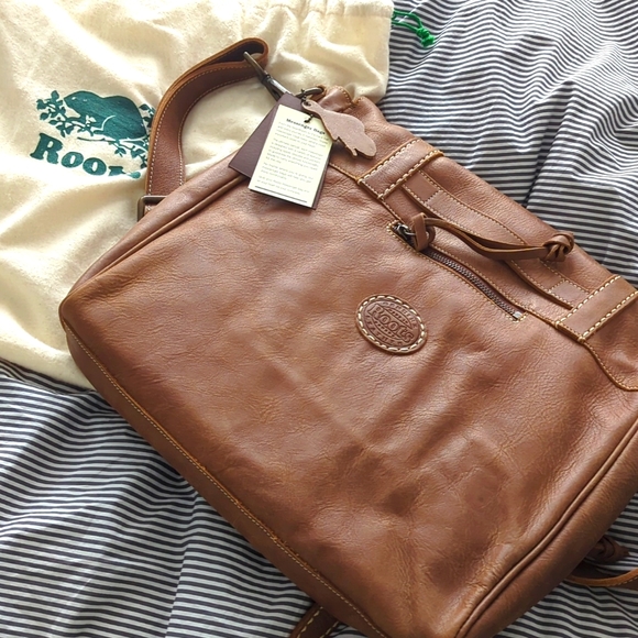 Roots Genuine Leather Messenger Bag - Picture 4 of 13